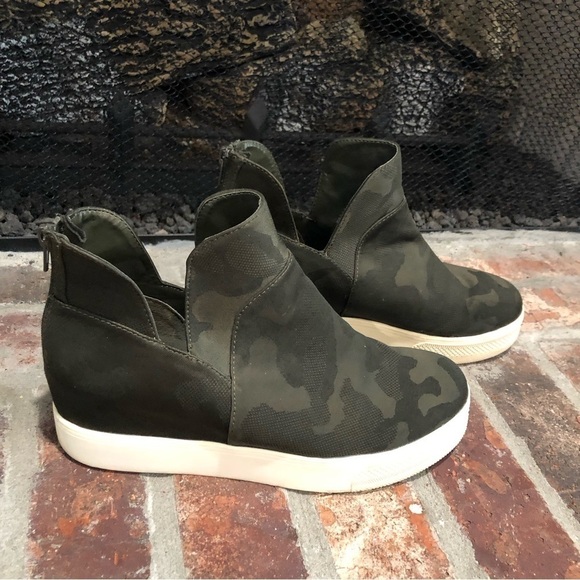 Steve Madden Winnie sneaker bootie in green camouflage. Size 8.5, runs large. - Picture 2 of 11